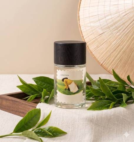 Trà Việt eau de parfum with fresh green tea leaves